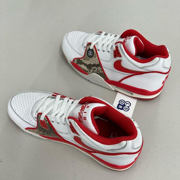 Air Stussy 4 ホワイト/レッド シューズ お得に買える「Stussy × Nike」のスニーカーをピックアップ